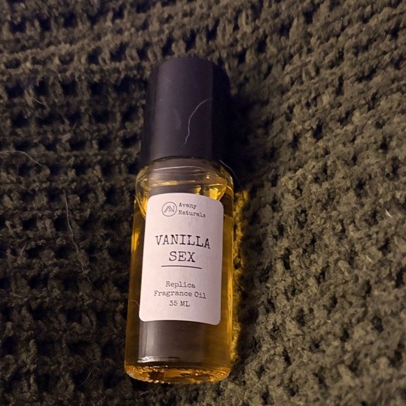 Vanilla Perfume Oil - Black Cap - Picture 2 of 4